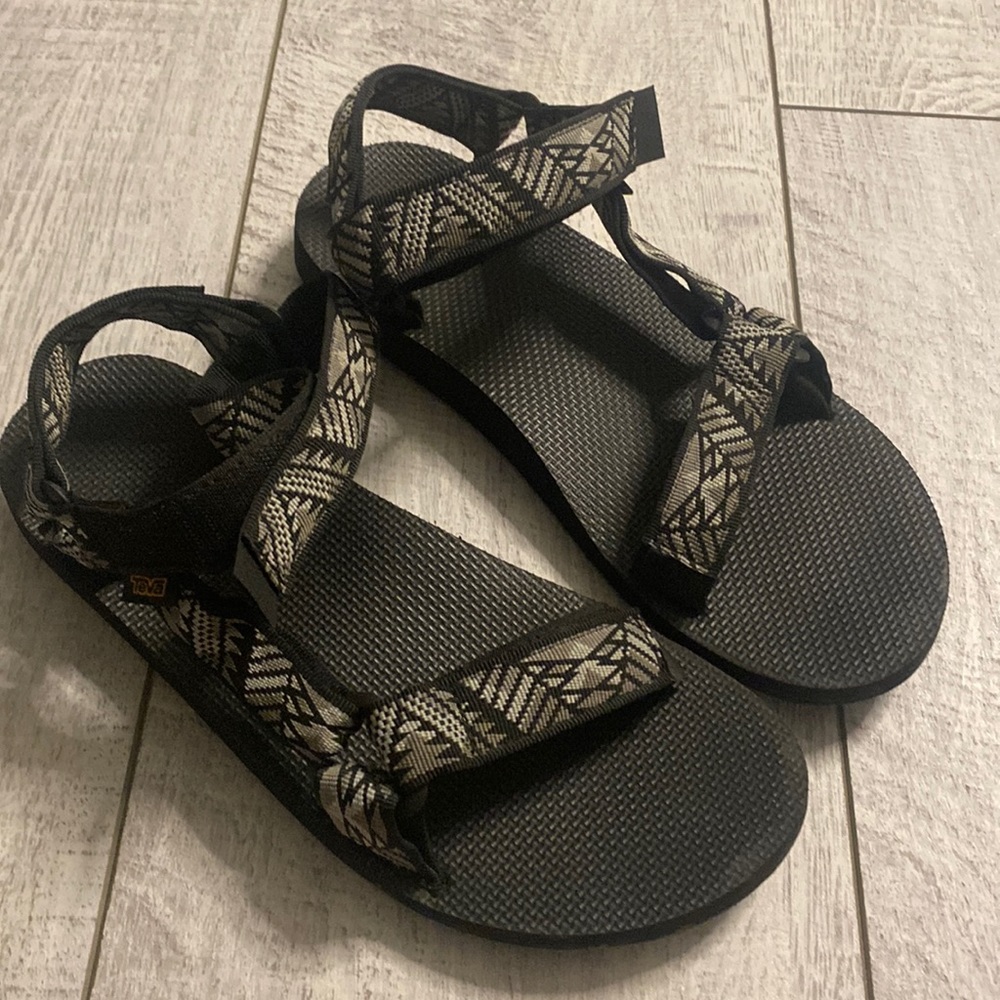Teva black sandals size US 9